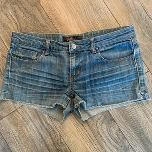 CELLO WHISKERED STRETCH RAW HEM CUT‎ OFF JEAN SHORTS LARGE-EUC